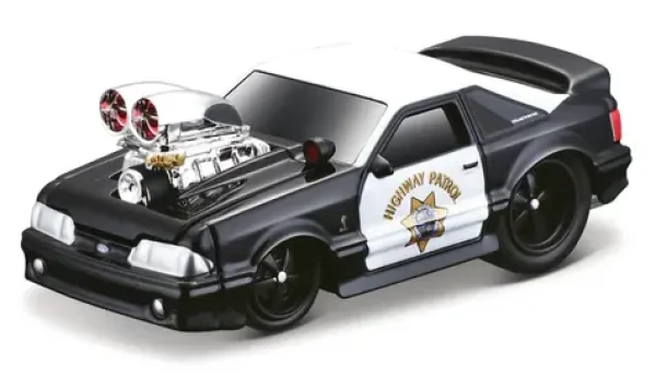 Maisto Muscle Machines - 1993 Ford Mustang SVT Cobra