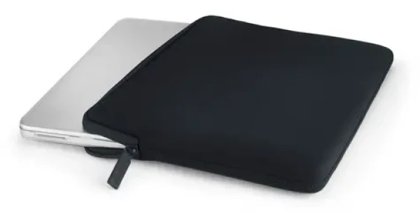 Pipetto Classic Fit Sleeve čierna / Puzdro / MacBook Neo 13 (A18 Pro) (P069-144-AN)