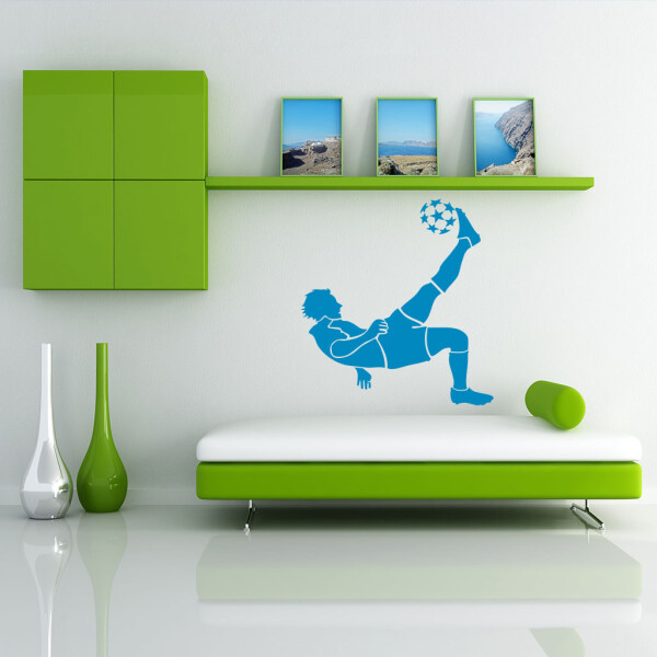Veselá Stena Samolepka Futbalista vykopáva Farba: modrá, Veľkosť: 40 x 43 cm