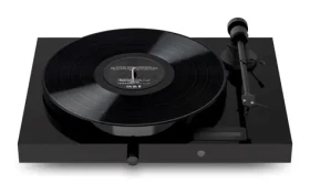 Pro-Ject JukeBox E1 + OM5e piano / Gramofón / Silikónový remienok / Bluetooth / 2x 50W (9pjukee1p)