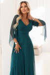 655-2 Dlhé svetlé trblietavé šaty s výstrihom a priehľadnými rukávmi - smaragdovo zelené UNI