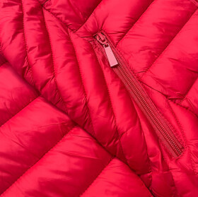 Červená prešívaná dámska bunda na prechodné obdobie (5M783-270) odcienie czerwieni