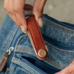 Kľúčenka Orbitkey Waxed Canvas Brick Red