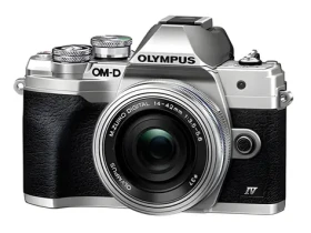 Olympus E-M10 Mark IV strieborná / Systémový fotoaparát / Kit 14-42mm EZ (V207132SE000)