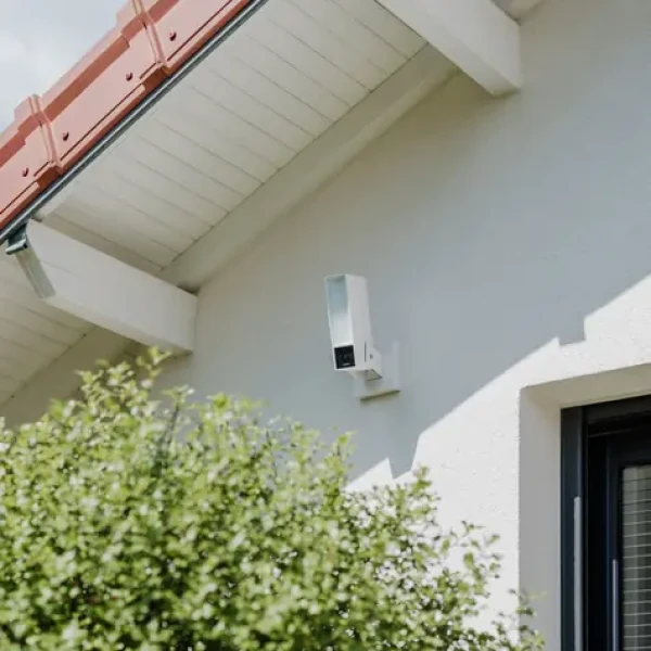 Netatmo Outdoor Camera Original biela / Vonkajšia IP kamera / 2K HDR / Wi-Fi / nočné videnie / siréna 105 dB (NOC2-W-EC)