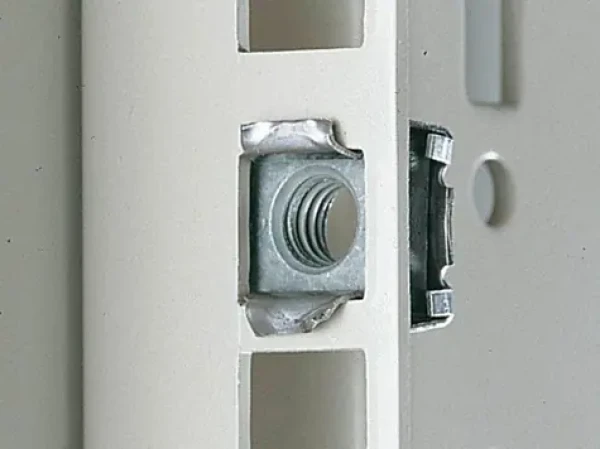 Rittal Klietka matica M5 strieborná / Klietka matica / 19" / hrúbka plechu 0,8-2 mm / s kontaktovaním / 50 ks (2094500)
