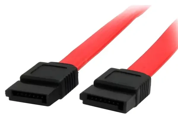 StarTech SATA červený / Kábel / SATA 7-pin - SATA 7-pin / 0,457 m / 6 Gbit/s (SATA18)