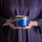 Bloomingville Hrnček Sheen Blue 400 ml