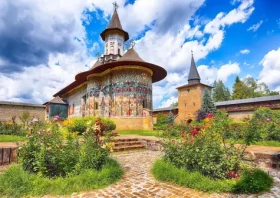 ENJOY Puzzle Kláštor Sucevita, Sučeava, Rumunsko
