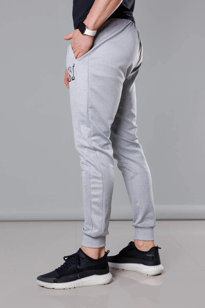 Světle šedé pánské teplákové kalhoty s potiskem model 18347910 šedá XXL - J.STYLE