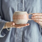 Bloomingville Kameninový hrnček Paula Orange 410 ml