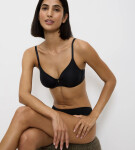 BODY MAKE-UP ESSENTIALS - Podprsenka s kosticami - Pôsobí ako nič a vyzerá neviditeľne Triumph BLACK 75D