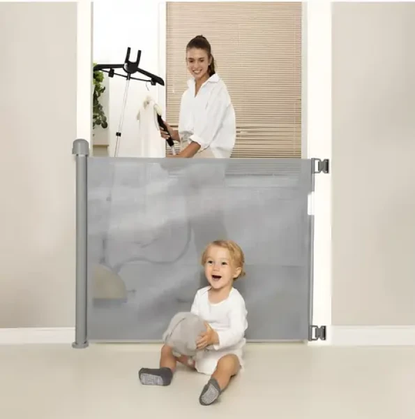 Momcozy M21SSAM08 sivá 140 cm / Detská zábrana / zaťahovacia / do dverí (BG019-GR37NB-A)