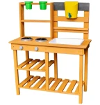 2Kids Toys Drevená záhradná kuchynka s drezom