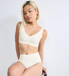 SLOGGI ZERO FEEL - Bezšvová braletka s výstrihom do V, pocit druhej kože Sloggi SILK WHITE M