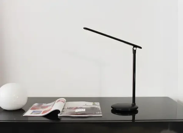 Colorway Stolná LED lampička s integrovanou batériou čierna / Stolná LED lampička / Integrovaná batéria (CW-DL02B-B)