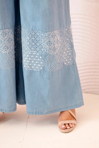 Plus veľkosť dámske široké nohavice s etnickou výšivkou svetlo denim UNI