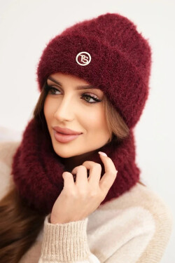 Dámska zimná čiapka a šál s ozdobným emblémom bordová UNI