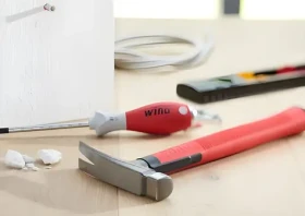 Wiha 42071 červená / Kladivo pre elektrikárov / hlava 300 g / dĺžka 283 mm / protišmyková rukoväť (42071)