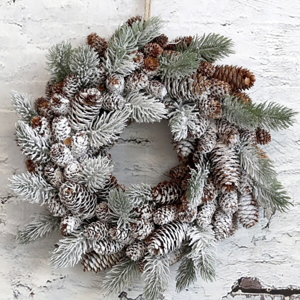 Chic Antique Umelý dekoratívny veniec na dvere Fir Cones & Snow