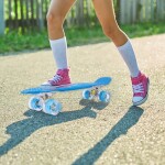 MalPlay Svietiaci skateboard čierny LED RGB KOLIESKA