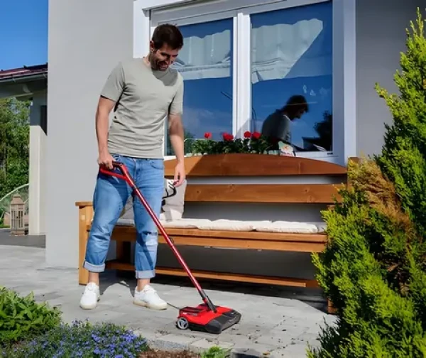 Einhell TE-FS 18 Li Solo červená/čierna / Aku tyčová metla / 18V / Šírka záberu 250 mm / 0,4 l / Bez aku (2352050)