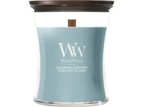 Woodwick Cedarwood Ocean Moss sviečka stredná (5038581187990)