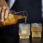 Ferm Living Sklenená karafa Ripple 900 ml