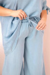 Dámska súprava v nadmernej veľkosti z materiálu Tencel, blúzka s kravatou a široké nohavice Light Denim UNI