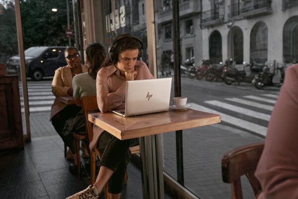 HP Notebook HP EliteBook X Flip G1i 14 B9ZX4ET Ultra 7 258V Touch 14" 2.5K 120Hz 32GB 512SSD W11Pro