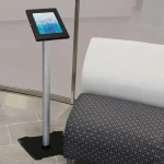 StarTech Uzamykateľný podlahový stojan pre iPad / Stojan pre tablet / do 9,7" / nosnosť 1,5 kg / zámok (STNDTBLT1FS)
