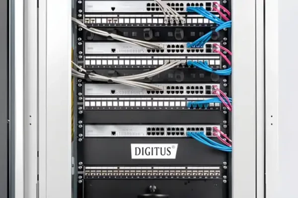 Digitus 19" čierna / Krycí panel 1U / plný / oceľový plech (DN-19 BPN-01-SW)
