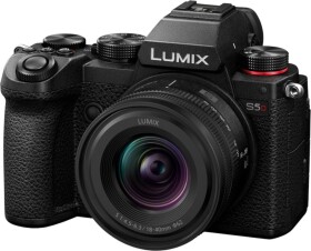 Panasonic Lumix S5D + S 18-40mm f/4.5-6.3 (DC-S5DNE-K)