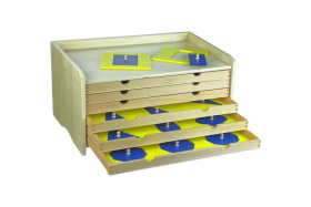 Moyo Montessori Moyo Montessori Geometrická komoda