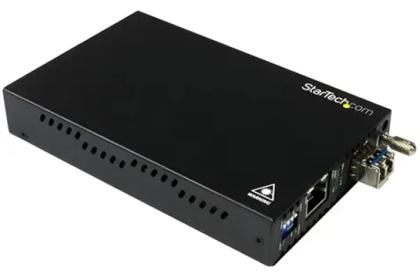 StarTech Gigabitový mediakonvertor čierna / Mediakonvertor / optika - RJ-45 / dosah 10 km / bez PoE (ET91000SM10)