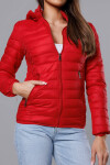 Červená prešívaná dámska bunda kapucňou (B0124-4) odcienie czerwieni