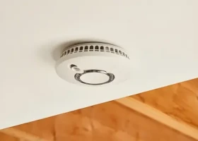 Yale Detektor dymu biela, šedá / Detektor dymu / Bezdrôtové prepojenie / Dosah 1000 m / 85 dB (AL-SS-1A-W)