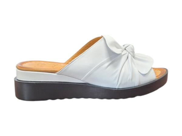 Wild 3783353 White Dámske šľapky 38