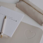 Eulenschnitt Podložka na pracovní stůl Heart Taupe 80 x 40 cm