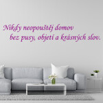 Veselá Stena Samolepka Nikdy neopúšťaj domov bez pusy, objatia a krásnych slov Farba: červená, Veľkosť: 40 x 12 cm