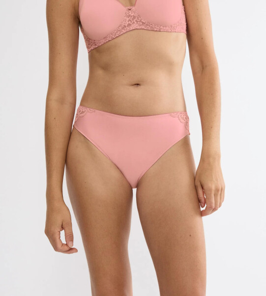 AMOURETTE - Tai nohavičky s LYCRA® pre pocit druhej kože Triumph CHERRY ROSE 38