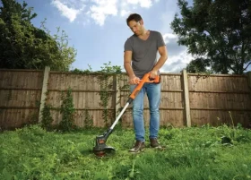 BlackDecker ST182320 / Aku strunová kosačka / 18V / 2.0Ah / šírka záberu 25 cm / struna 1,6 mm (ST182320-QW)