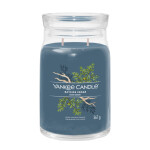 Yankee Candle Signature Bayside Cedar veľký pohár 567g / doba horenia až: 90h (5038581129358)