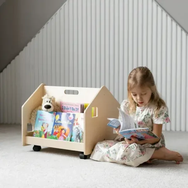 BusyKids Obojstranná knižnica na kolieskach prírodné drevo / Detská knižnica / brezová preglejka (BKBS01A01)