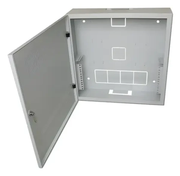 Xtendlan sivá / Nástenný rozvádzač / 2U+4U / 540×150×550 mm / perforované dvere (WER-541555U4-GR)