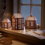 KÄHLER Porcelánový svietnik Gingerbread Lighthouse Medium