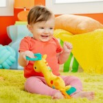 BRIGHT STARTS Hrkálka/hryzačka na C krúžku žirafa Safari Soother™ 0m+