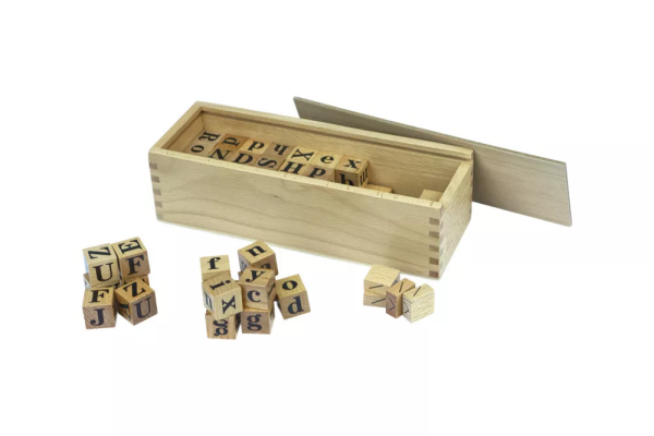 Moyo Montessori Moyo Montessori Kocky s abecedou v krabičke