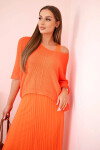 Plisované šaty s oranžovým čipkovaným svetrom UNI