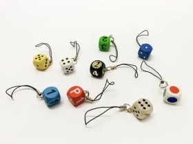 Detoa Kľúčenka kocka farebná 1 ks